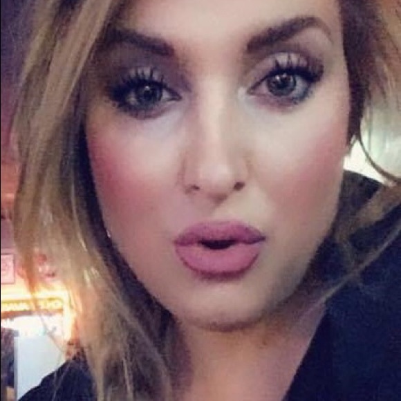 Meet your Posher, Jessica - Picture 2 of 2